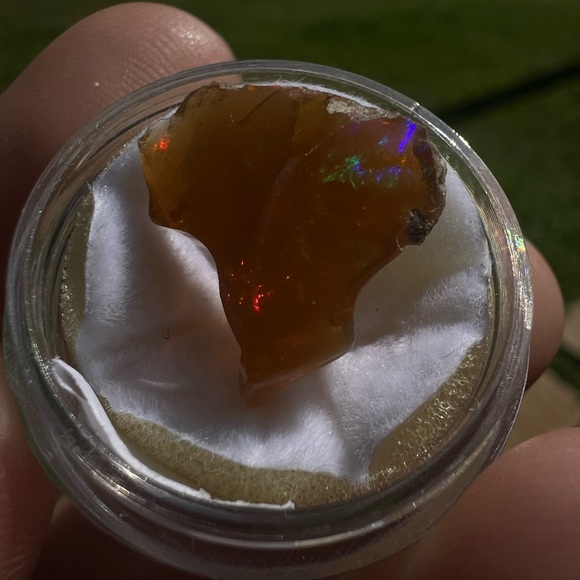 4.75ctw genuine flashyOpal in gem jar - Picture 10 of 13